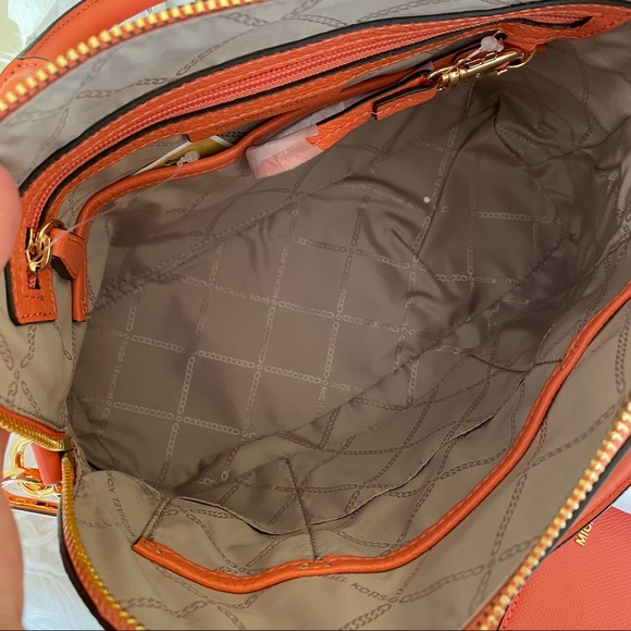 New Michael Kors Bedford legacy satchel - Picture 6 of 10